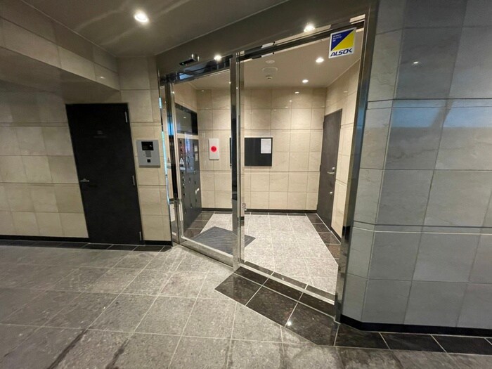 物件外観写真5　(エントランス部分)