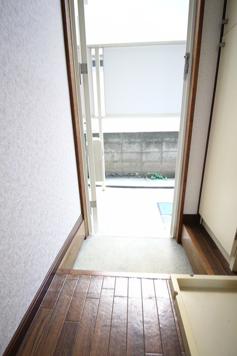 物件内観写真7　(玄関)