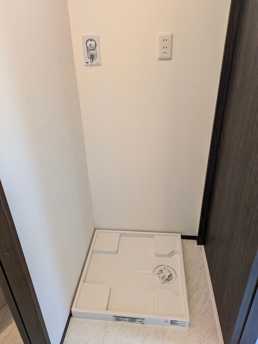 物件内観写真8　(洗濯機置場)