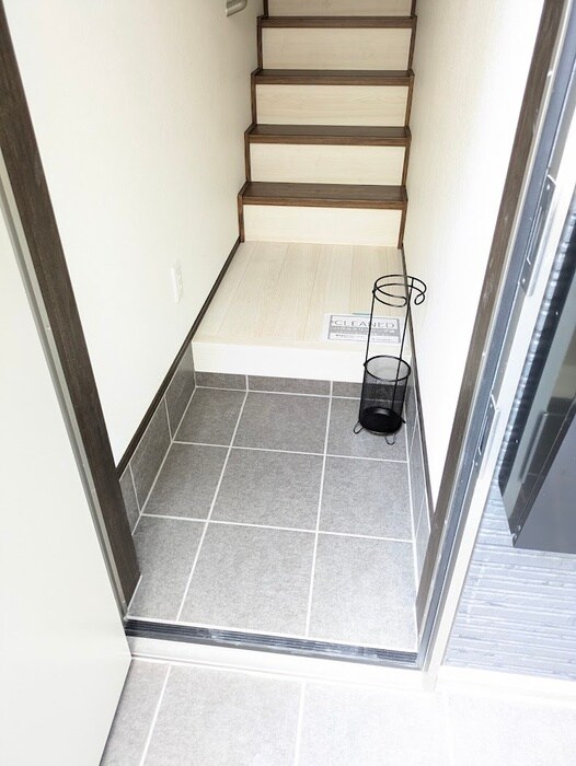 物件内観写真16　(玄関)