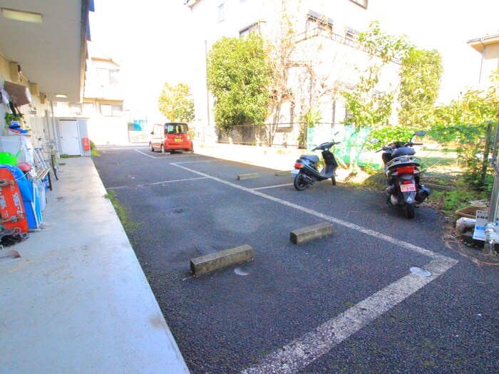 物件外観写真4　(駐車場)