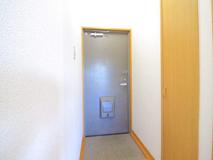 物件内観写真16　(玄関)
