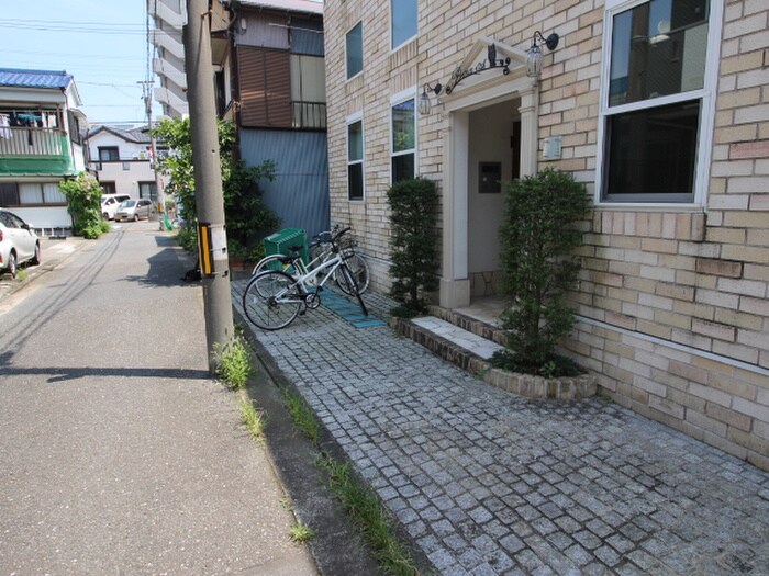 物件外観写真2　(駐輪場)