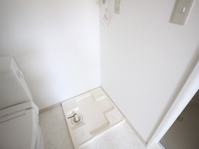 物件内観写真18　(洗濯機置場)