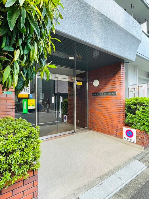 物件外観写真4　(エントランス部分)