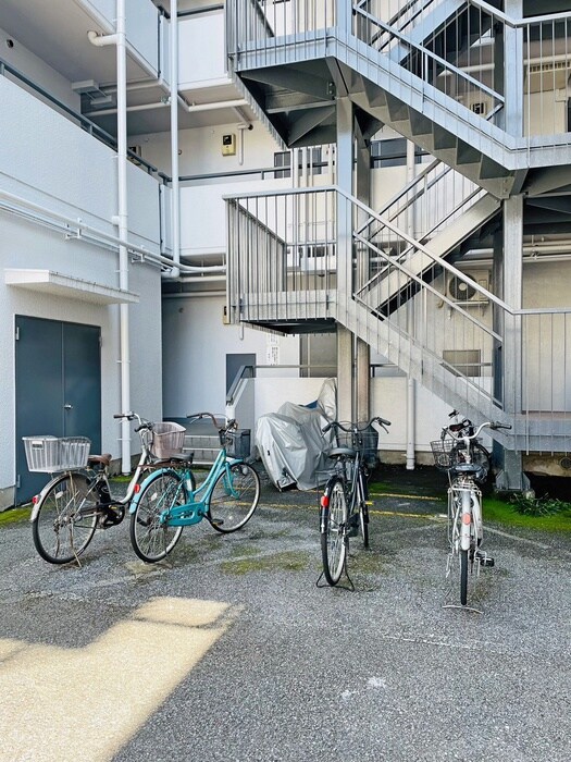 物件外観写真6　(駐輪場)