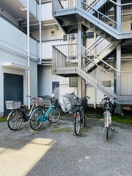 物件外観写真6　(駐輪場)