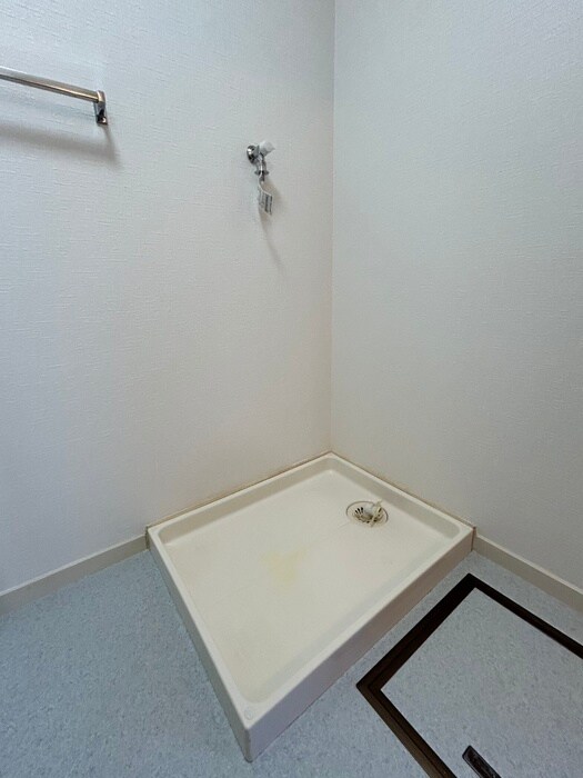 物件内観写真16　(洗濯機置場)