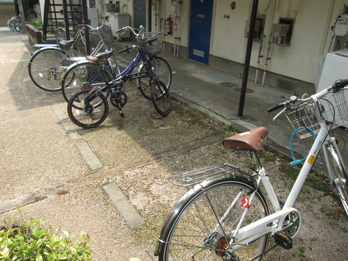 物件外観写真3　(駐輪場)