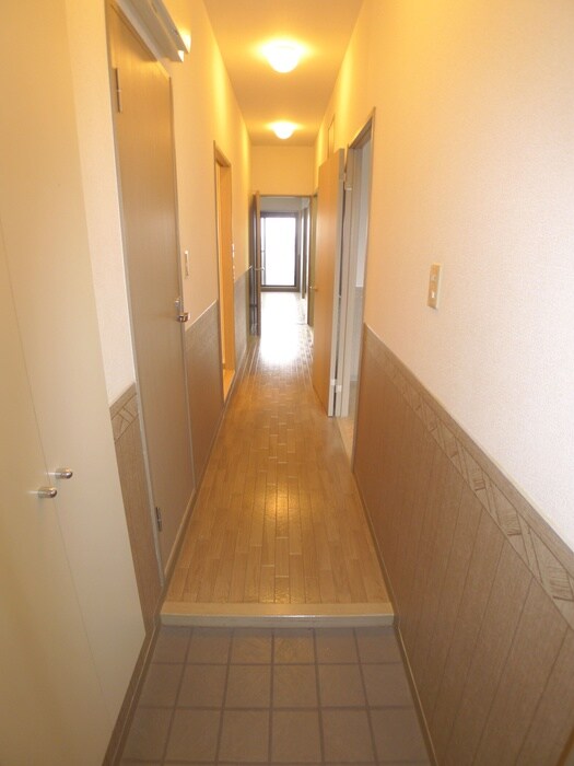 物件内観写真7　(玄関)