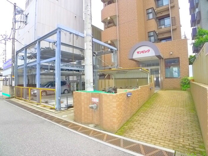 物件外観写真5　(駐輪場)