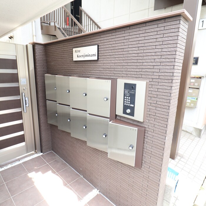 物件外観写真5　(エントランス部分)