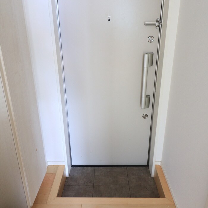 物件内観写真11　(玄関)