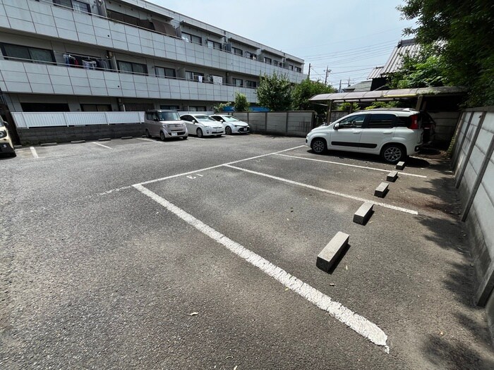 物件外観写真2　(駐車場)