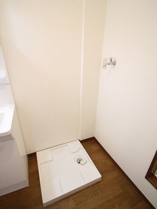 物件内観写真17　(洗濯機置場)