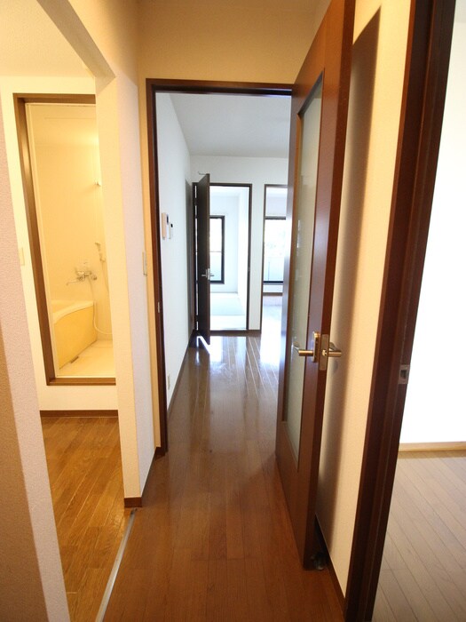 物件内観写真21　(廊下)