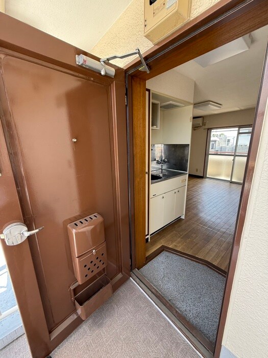 物件内観写真16　(玄関)