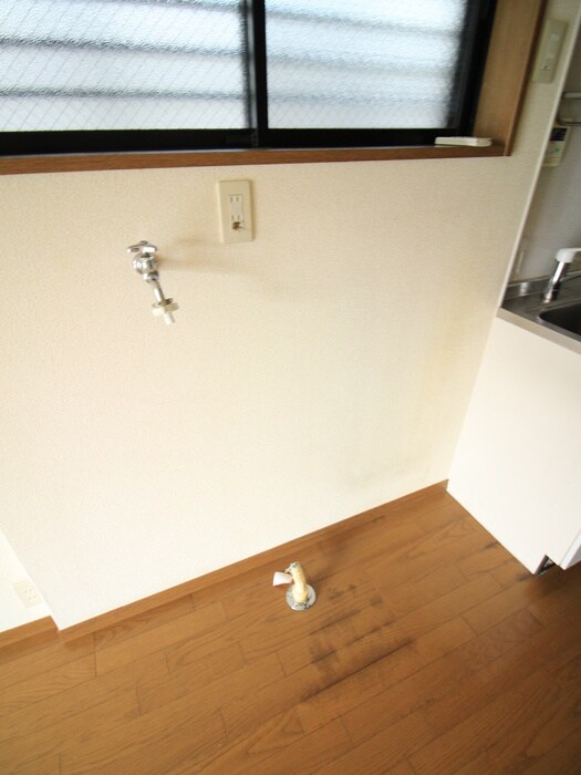 物件内観写真11　(洗濯機置場)