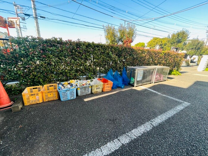 物件外観写真4　(駐車場)