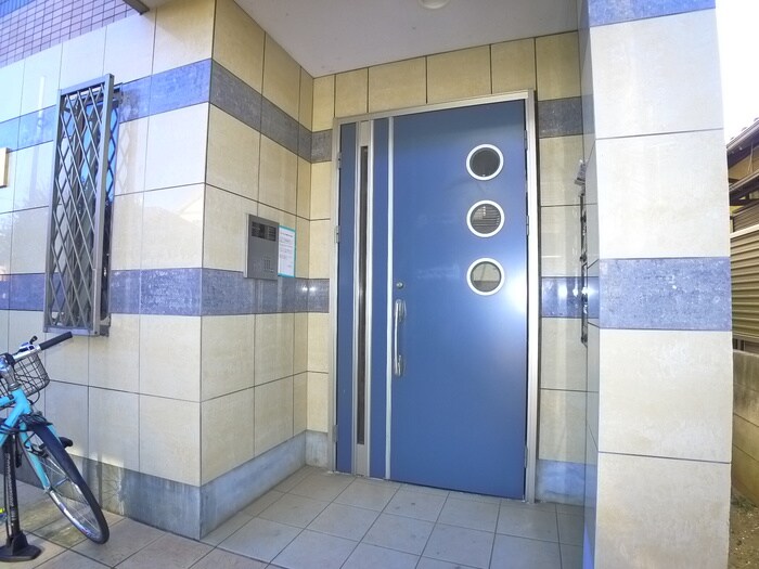 物件外観写真5　(エントランス部分)