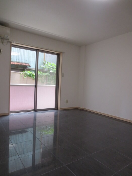 物件内観写真18　(室内からの展望)