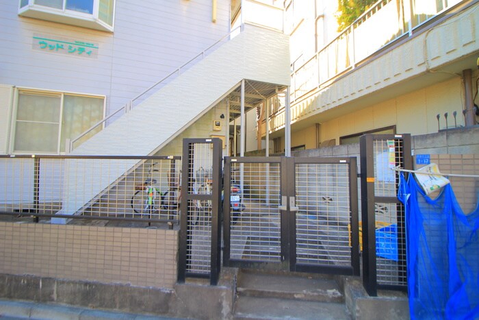 物件外観写真5　(エントランス部分)