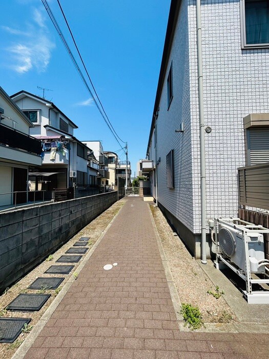 物件外観写真4　(エントランス部分)