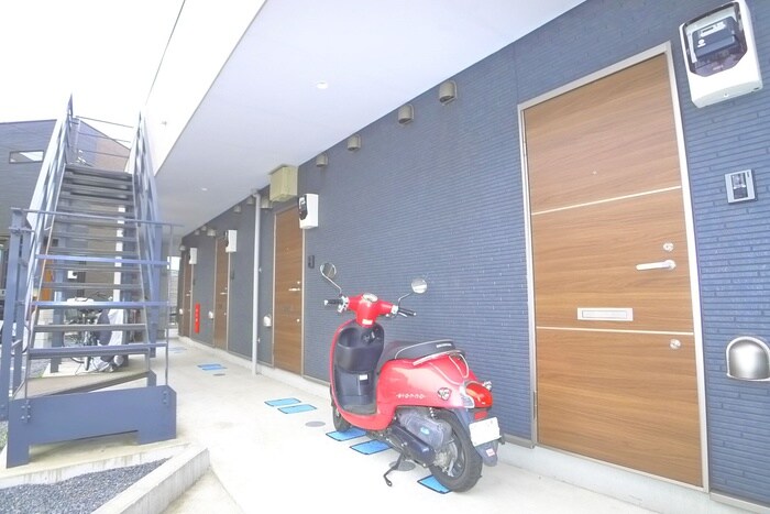 物件外観写真2　(エントランス部分)