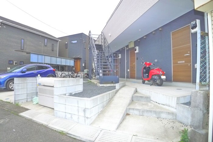 物件外観写真3　(エントランス部分)