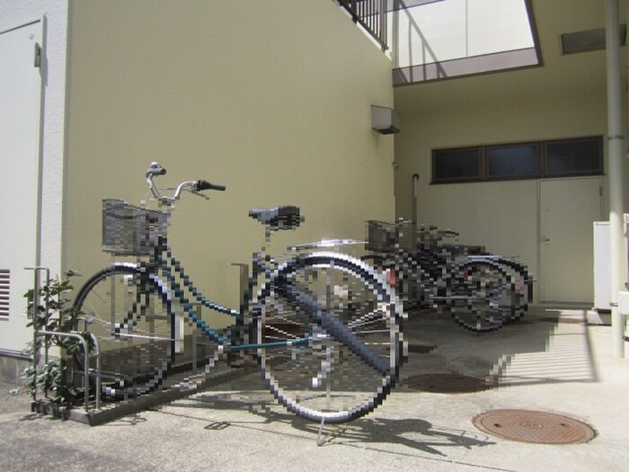 物件外観写真4　(駐輪場)