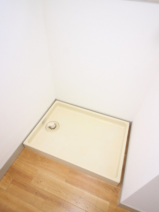 物件内観写真16　(洗濯機置場)