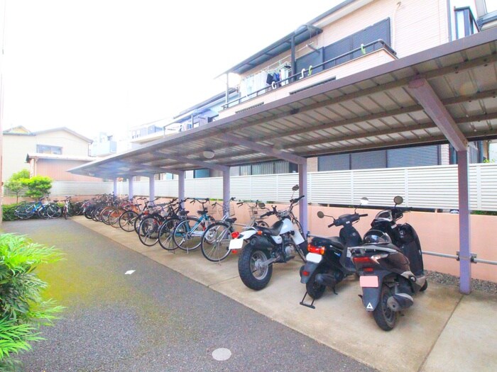 物件外観写真3　(駐輪場)