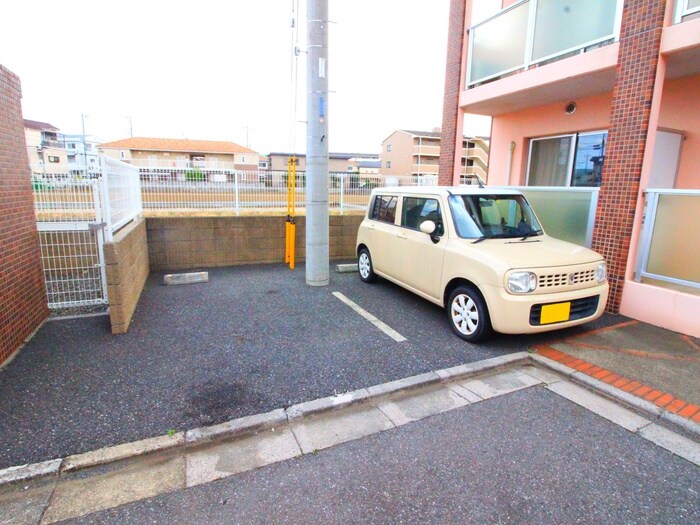 物件外観写真5　(駐車場)