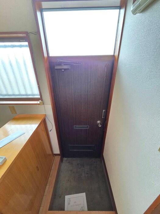 物件内観写真7　(玄関)