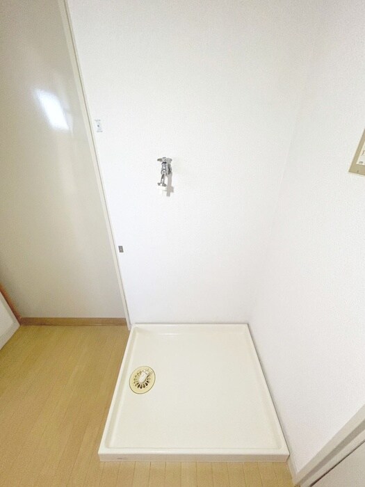 物件内観写真11　(洗濯機置場)