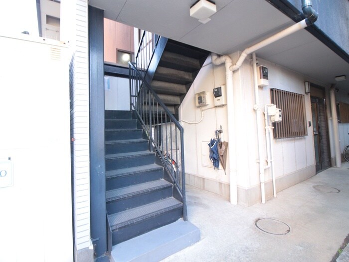 物件外観写真4　(エントランス部分)