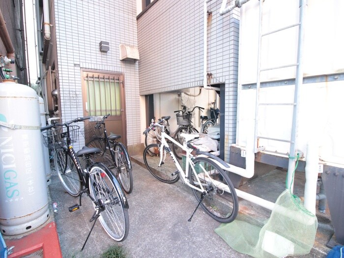 物件外観写真6　(駐輪場)