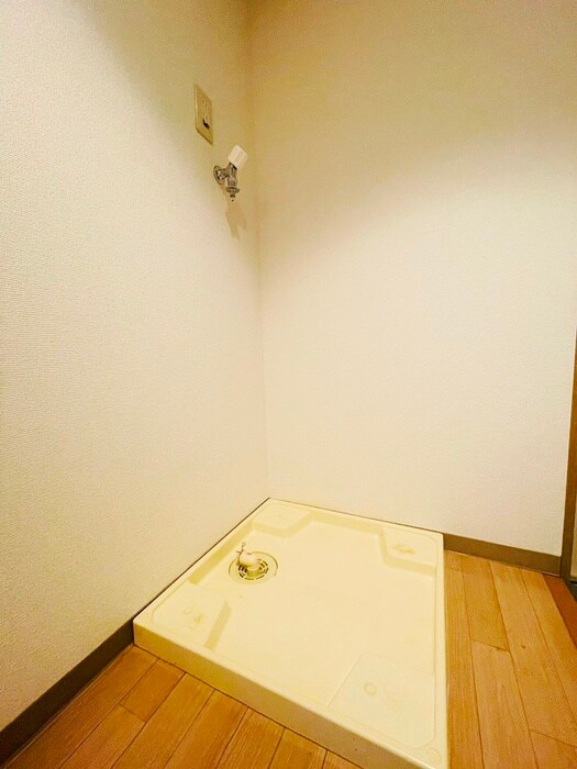 物件内観写真13　(洗濯機置場)