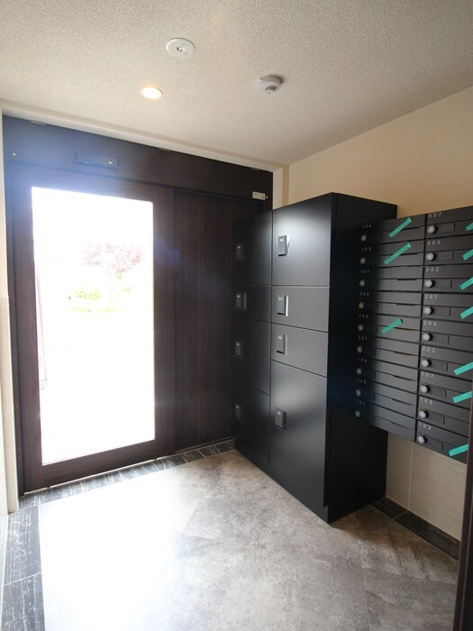 物件外観写真4　(エントランス部分)