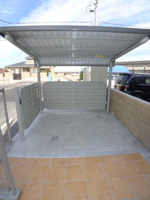 物件外観写真3　(駐輪場)