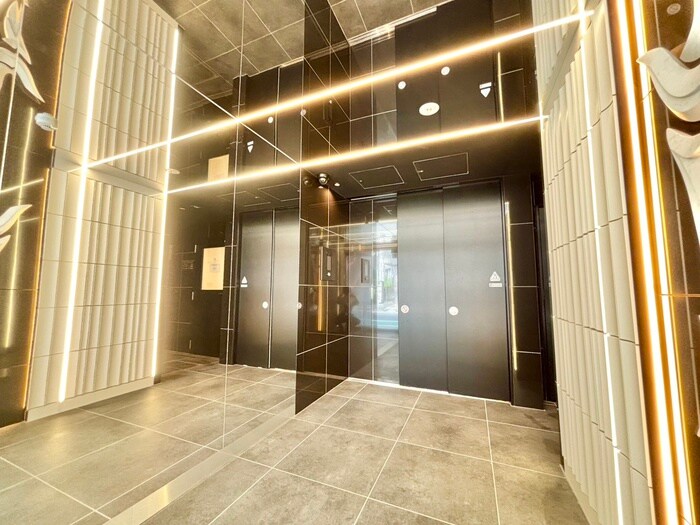 物件外観写真4　(エントランス部分)