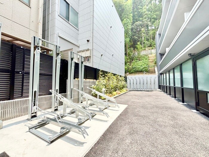 物件外観写真5　(駐輪場)