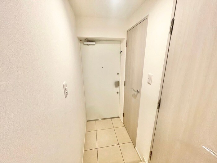 物件内観写真18　(玄関)