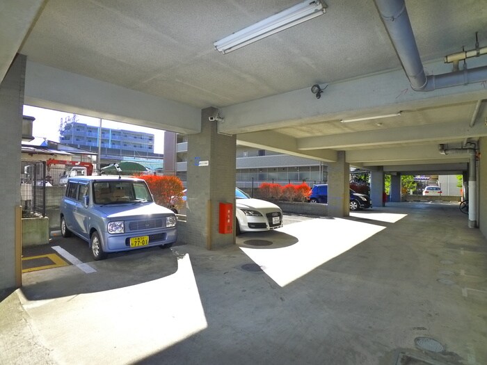 物件外観写真5　(駐車場)