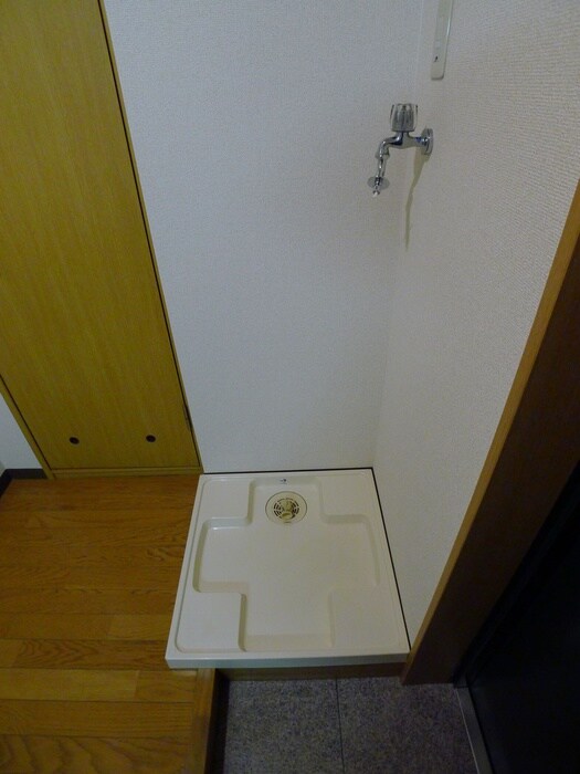 物件内観写真16　(洗濯機置場)