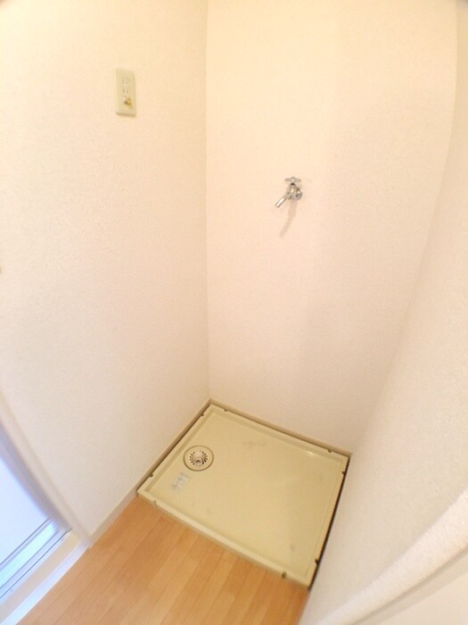 物件内観写真15　(洗濯機置場)