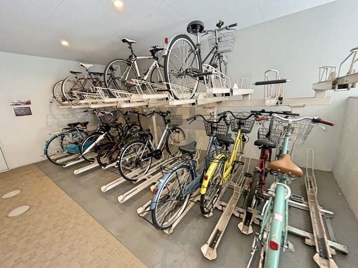 物件外観写真4　(駐輪場)