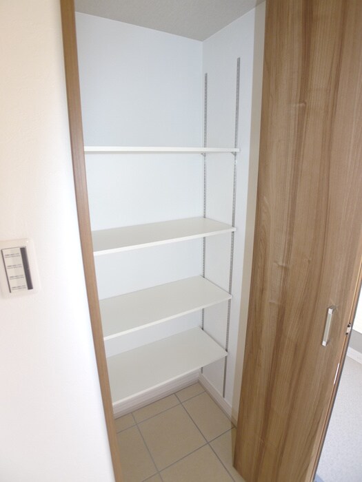 物件内観写真8　(靴箱)