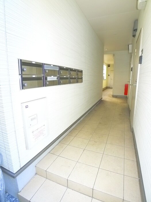 物件外観写真3　(エントランス部分)