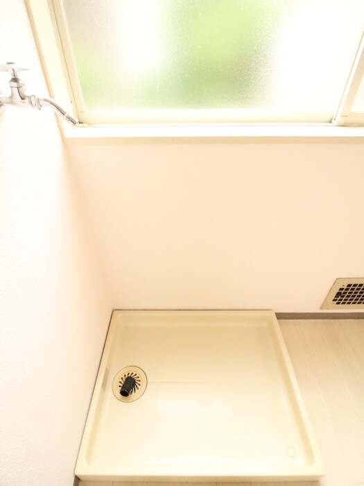 物件内観写真10　(洗濯機置場)